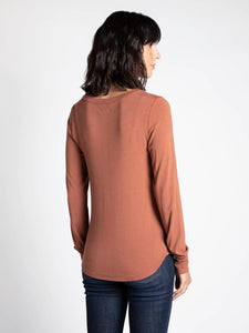THE STACY PERFECT L/S TOP - rustic brown