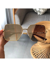 Load image into Gallery viewer, FREYRS DREAM GIRL GOLD FRAME SUNNIES 115-2