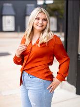 Load image into Gallery viewer, THE JESSA BUTTON DOWN BLOUSE - copper